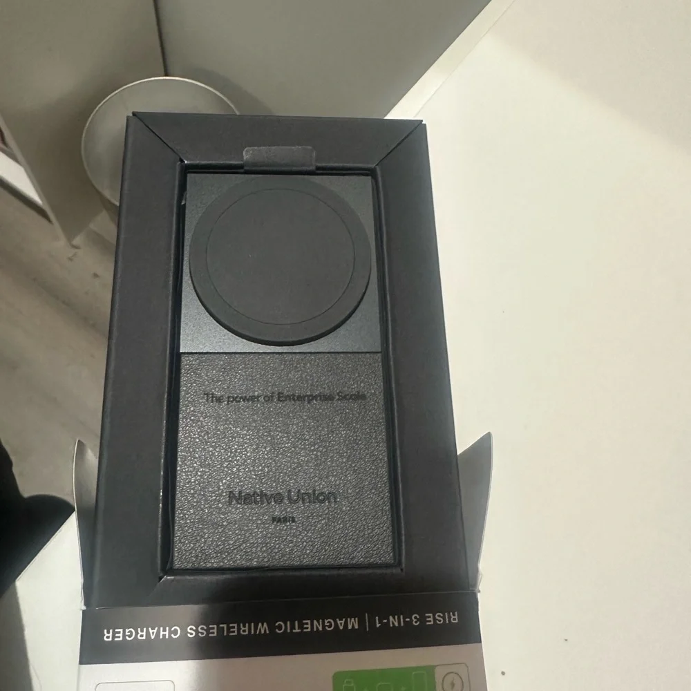 Native Union Gray 3-in-1 Magnetic Wireless Charger